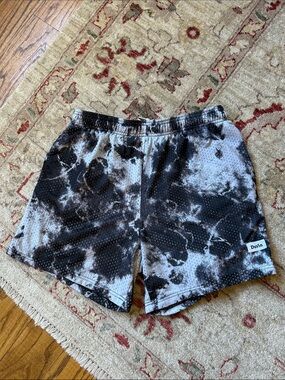 Duvin Men’s Black & White Tie-Dye Mesh Lined Athletic Shorts